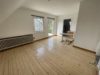 Kleine 3 Zimmerwohnung mit großer Terrasse in sehr gefragter Lage von Düsseldorf-Unterbach... - Wohnzimmer
